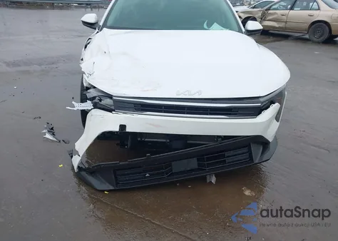 2025 Kia K4 Lxs z USA, uszkodzony, nr VIN 3KPFT4DE7SE095939